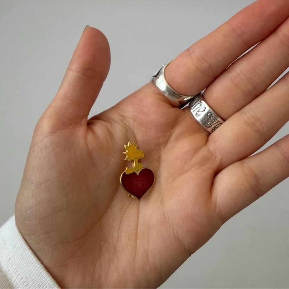 Vintage woodstock peanuts heart enamel